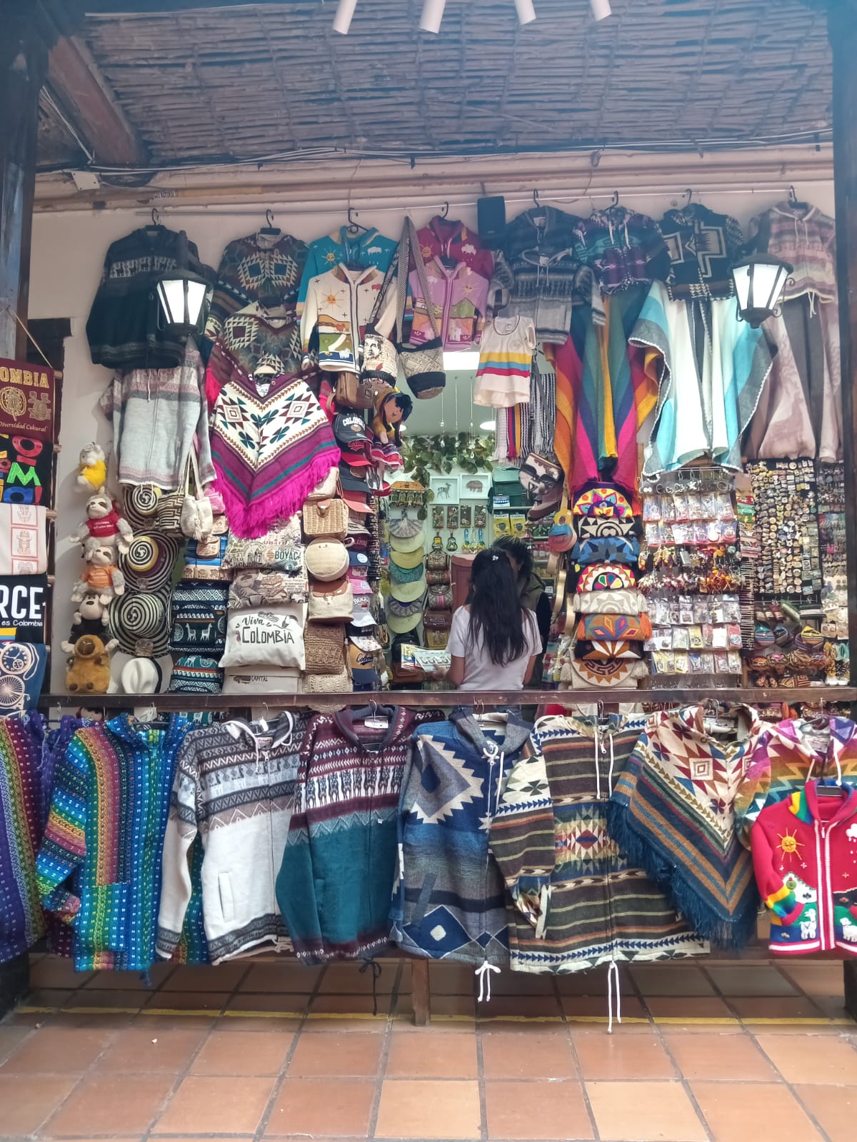 Andrea Vera — local 12-14, artesanías y trabajos hechos a mano | Andrea Vera — local 12-14, handcrafted artisanal products